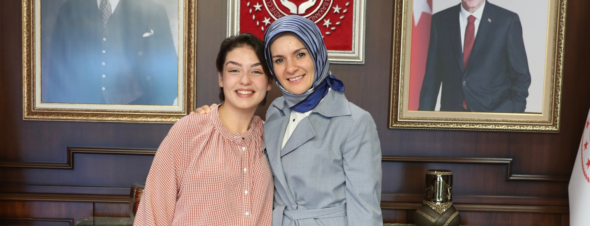 Bakan Göktaş, Kim Milyoner Olmak İster’de Büyük Ödülü Kazanan Rabia Birsen ile Bir Araya Geldi