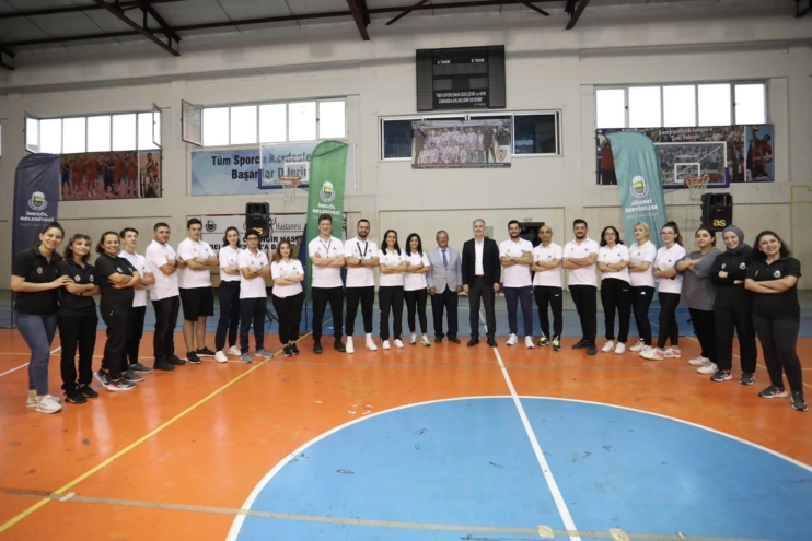 İnegöl’de Yaz Spor Okulları Sona Erdi Öğrenciler Sertifikalarını Aldı