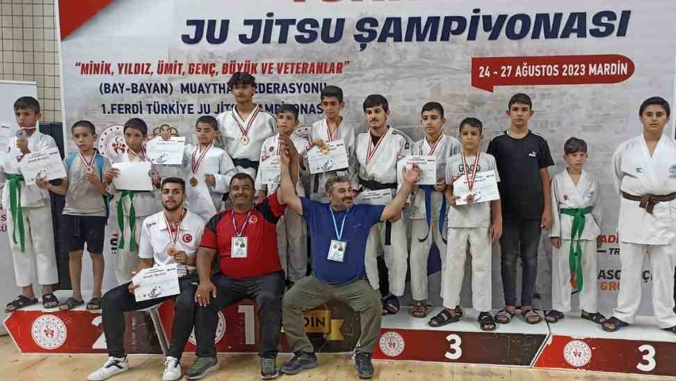 Eyyübiyeli Minikler Şampiyon Oldu