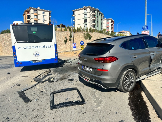 Elazığ’da Kaza: 1’i Ağır 3 Yaralı