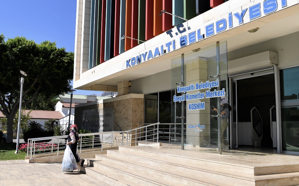 Konyaaltı’ndan Çocuklara Kırtasiye Desteği