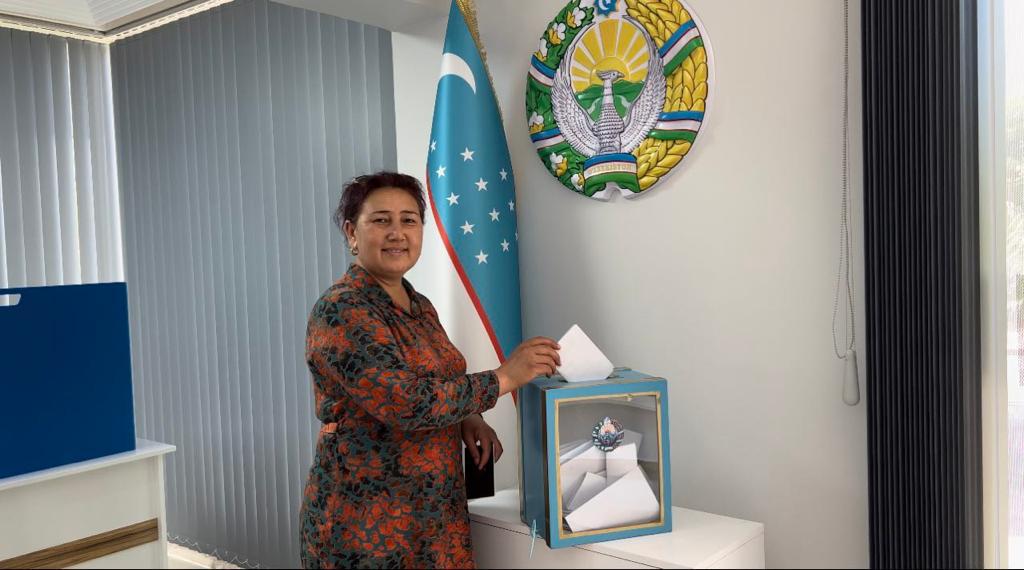 Özbek vatandaşı Özbekistan Cumhurbaşkanlığı seçimi için Antalya’da oy kullandı