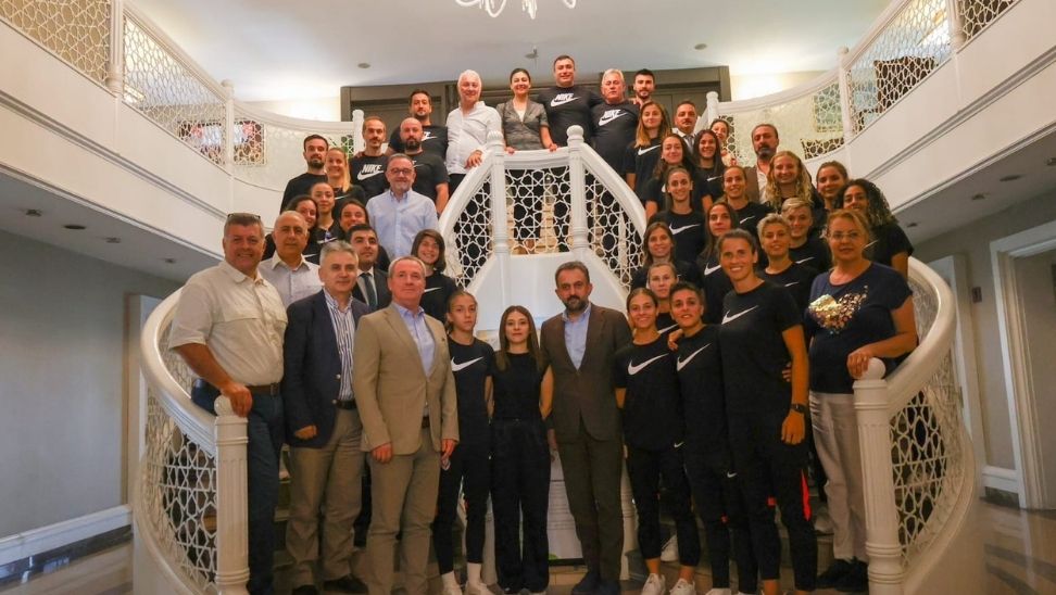 Turkcell Kadın Futbol Süper Ligi 2022-2023 Sezonu Şampiyonu ABB FOMGET Kadın Futbol Takımından Ankara Kent Konseyi’ne Ziyaret