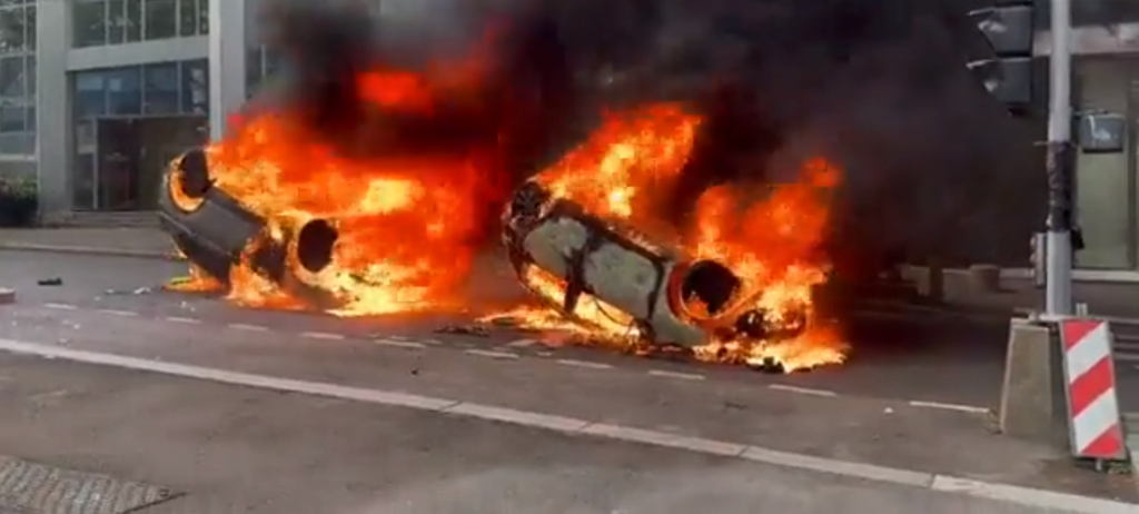 Fransa’daki olayların ardından yeni kısıtlamalar geldi