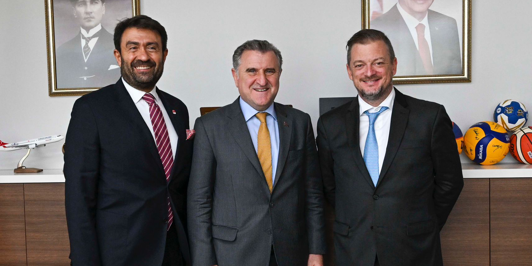 Gençlik ve Spor Bakanı Bakan Bak, Uluslararası Paralimpik Komitesi Başkanı ile bir araya geldi.