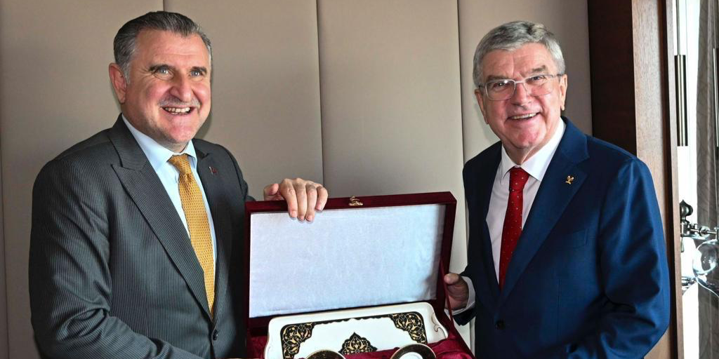 Bakan Bak, Uluslararası Olimpiyat Komitesi Başkanı Thomas Bach ile görüştü