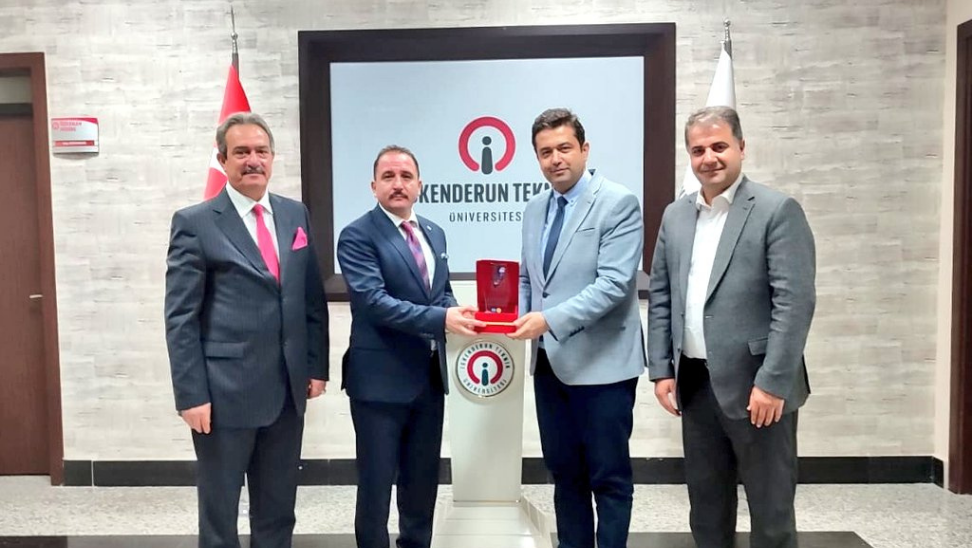 AKİYAD’dan İskenderun Teknik Üniversitesi Rektörü Prof. Dr. Depci’ye plaket