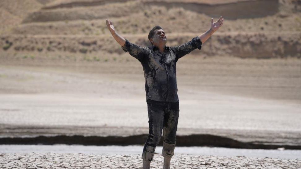 Su sıkıntısına dikkat çekmek için yaptığı klibin çekimlerinde gözyaşı döktü