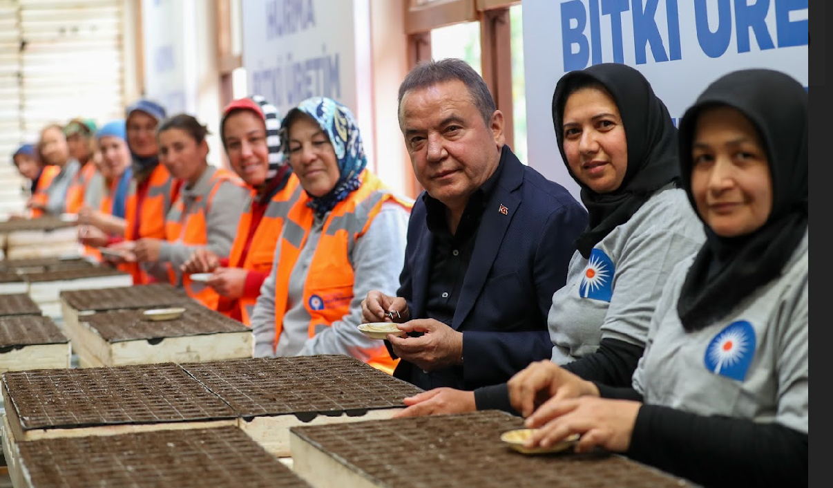 Başkan Böcek’ten personeline 100. Yıl ikramiyesi