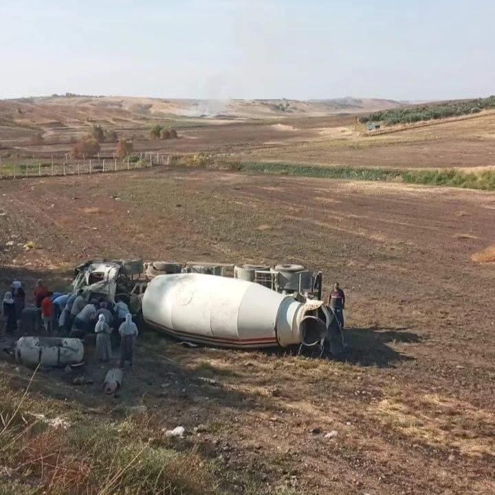 Adıyaman’da beton mikseri devrildi, sürücü öldü