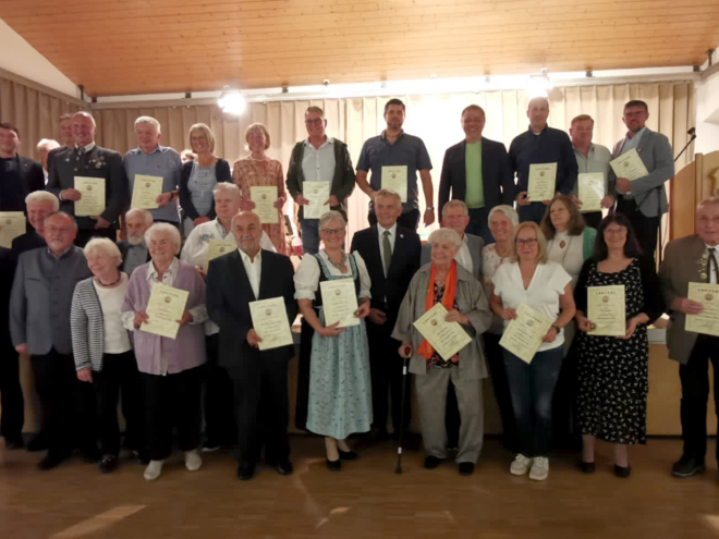 Moosburg Belediyesi gönüllü hizmet veren DİTİB yöneticilerini ödüllendirdi