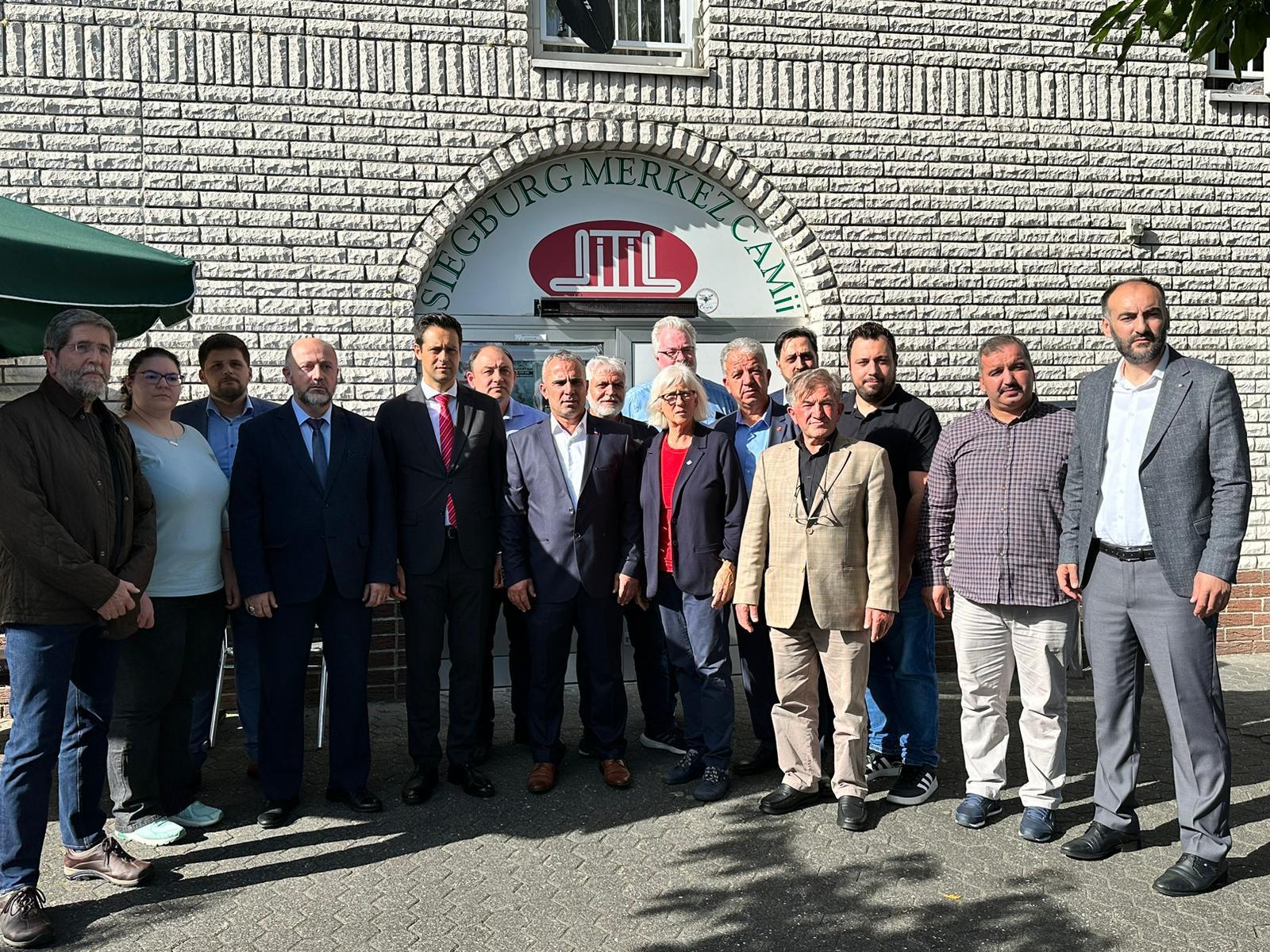 Başkonsolos Kaya, saldırıya uğrayan camiyi ziyaret etti