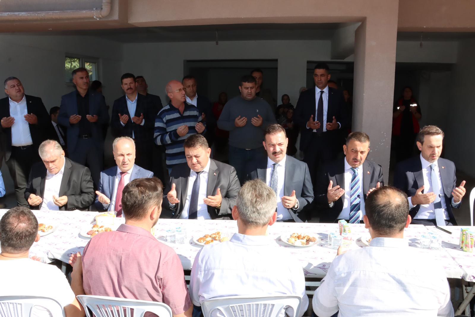 Bakan Bayraktar, maden şehidinin ailesine taziye ziyaretinde bulundu