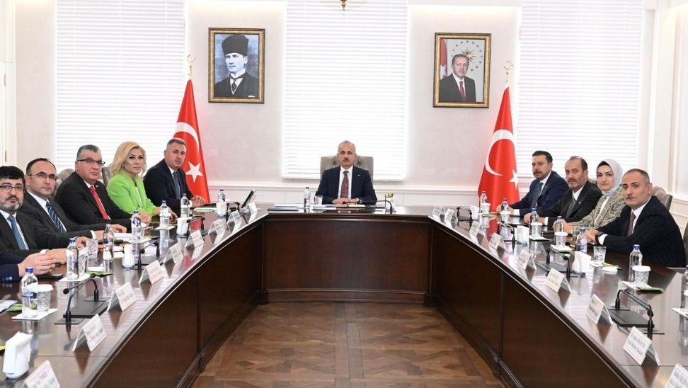 İzmir-Ankara arasını üç buçuk saate düşürecek YHT yapımı devam ediyor