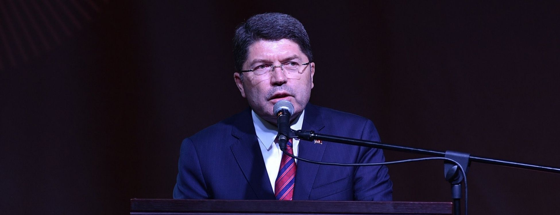 Mahkeme kararlarını bahane ederek sokak hareketi çağrısında bulunmanın yararı yok