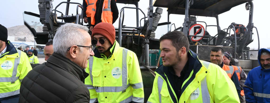 Deprem konutlarının yolları hazır