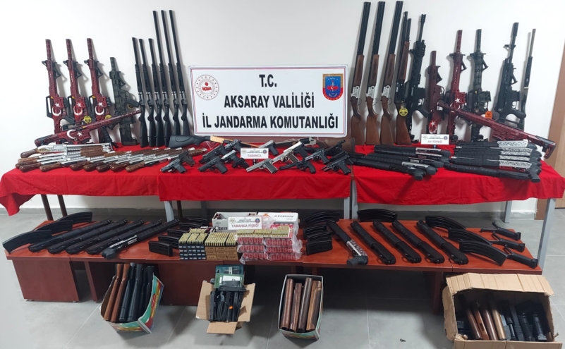Yüzlerce kaçak silah ele geçirilirdi