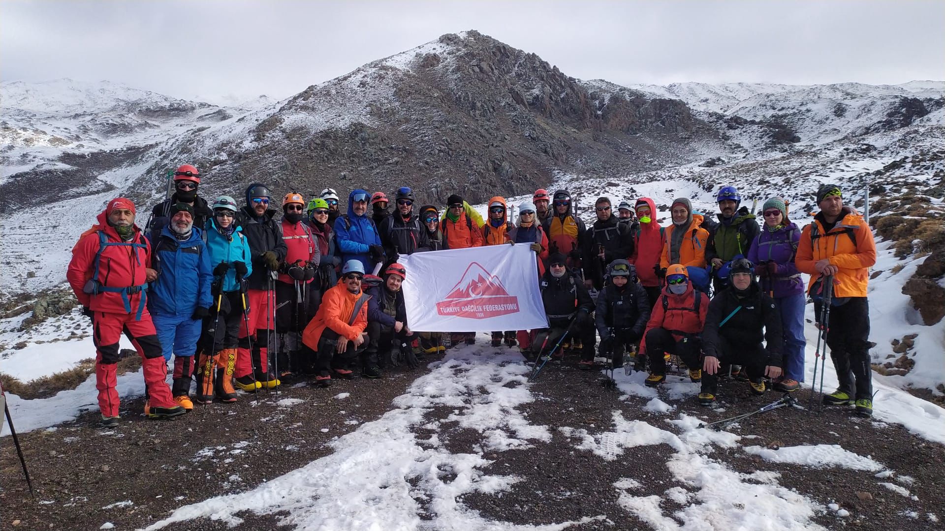 TDF’nin 2024 Ağrı Dağı kış tırmanışı tamamlandı