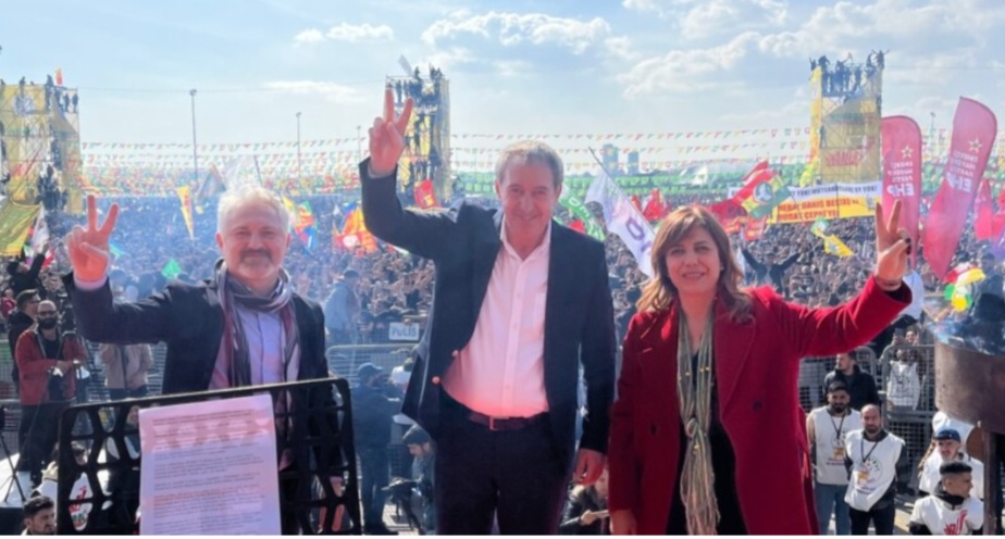 DEM Parti’nin İstanbul Newroz Kutlamasına Binlerce Kişi Katıldı