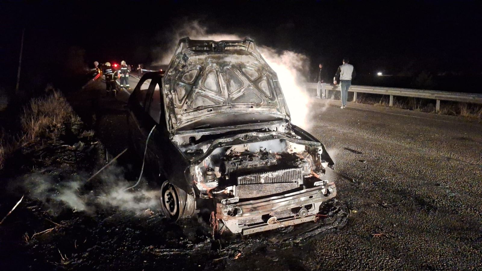 Çorum’da otomobili alev alev yandı