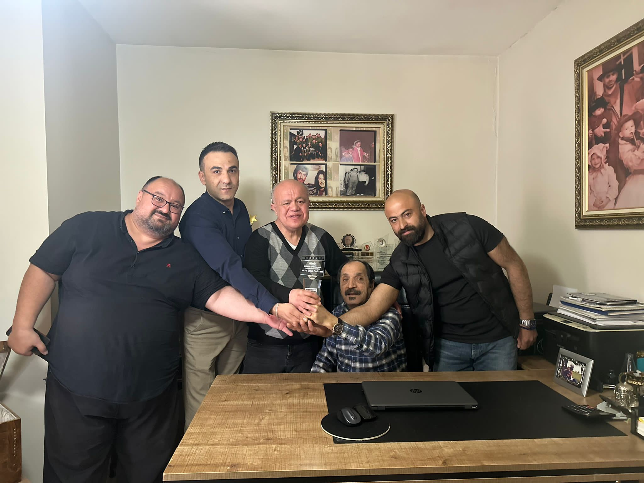 GAZETECİ DR. HABİB AYTEKİN ÖDÜLÜNÜ EFSANE YÖNETMEN MEHMET ALİ GÜNDOĞDU VE MSG TV EKİBİNDEN ALDI