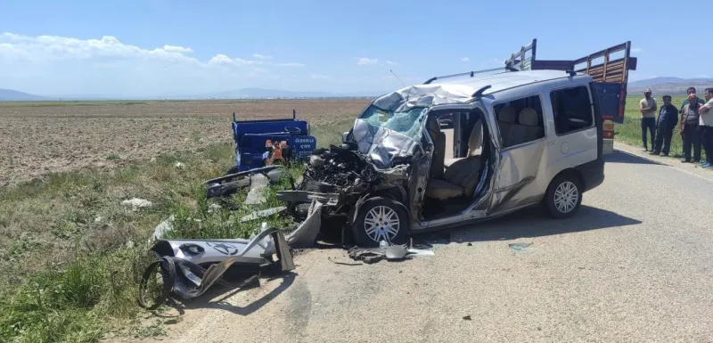 Afyonkarahisar’da kaza: 2 ölü, 2 yaralı