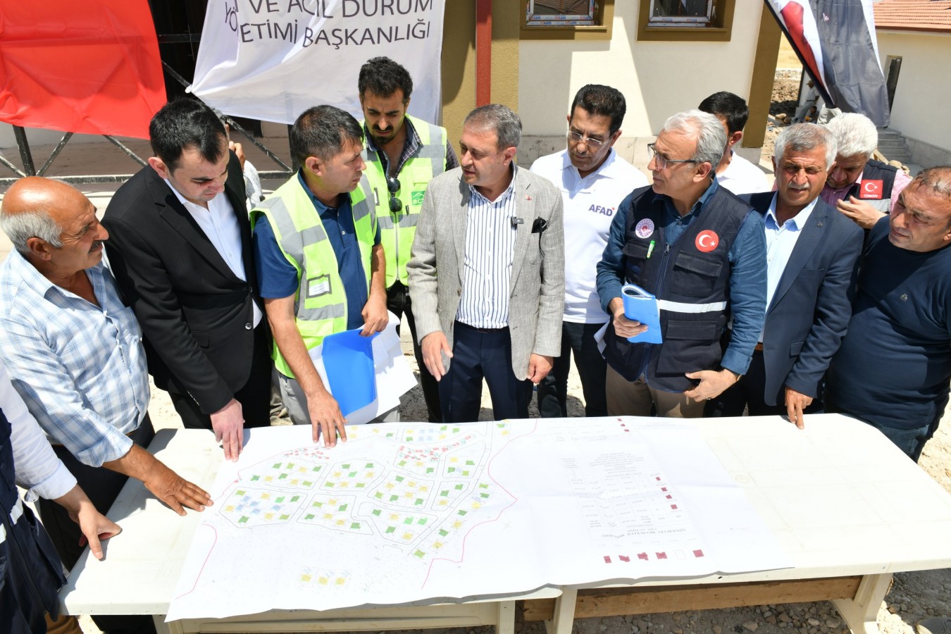 “Deprem konutlarını 2 ay sonra teslim edeceğiz”