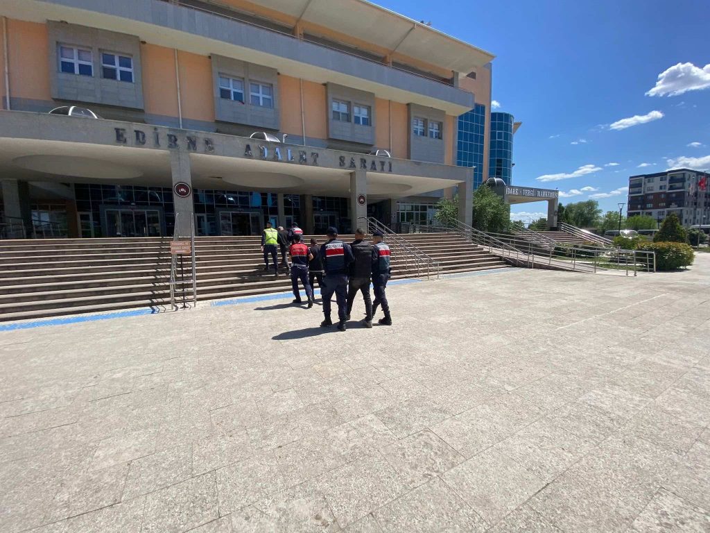 12 terörist sınırda yakalandı