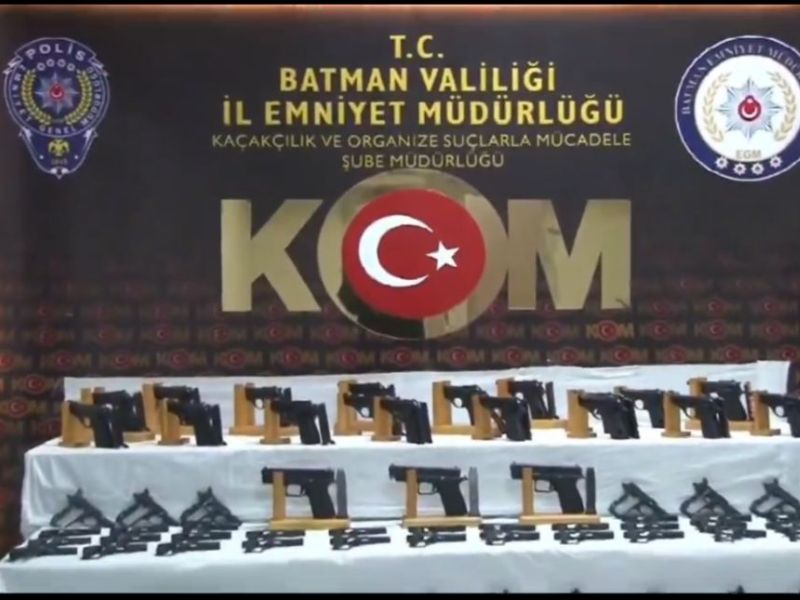 Batman’da 121 Ruhsatsız Tabanca ve 4 Şüpheli Yakalandı