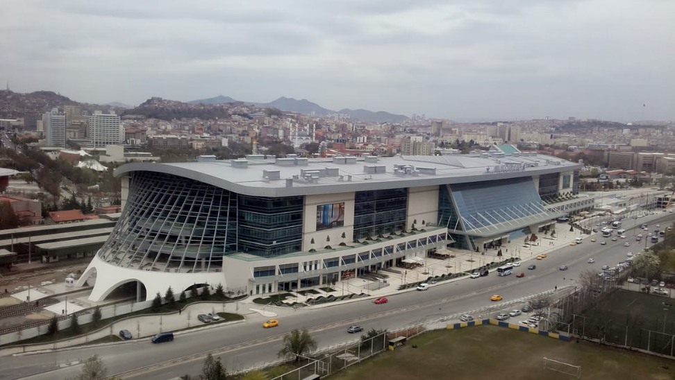 Ankara Garı’nda intihar girişimi seferleri durdurdu
