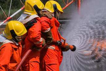 Sultangazi’de yangın: İtfaiye ekiplerinden müdahale 