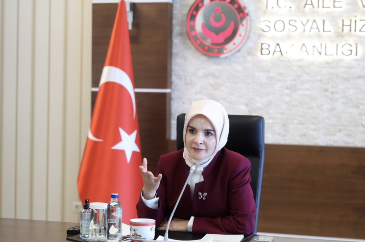 Göktaş, yabancı kadın bakanlara “Anneler Günü” dolayısıyla mektup yazdı