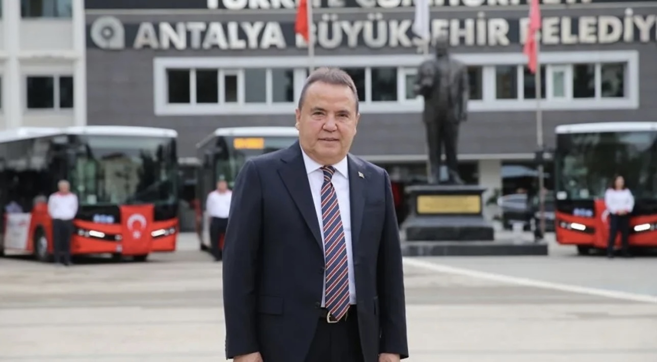 Antalya’da Muhittin Böcek’e açık çağrı! “İlçelere ‘Antalya Kart’ ile seyahat etmek istiyoruz”