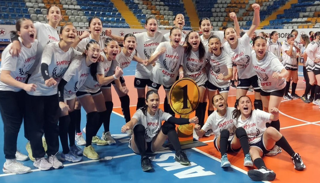 Kepez’in kızları namağlup şampiyon