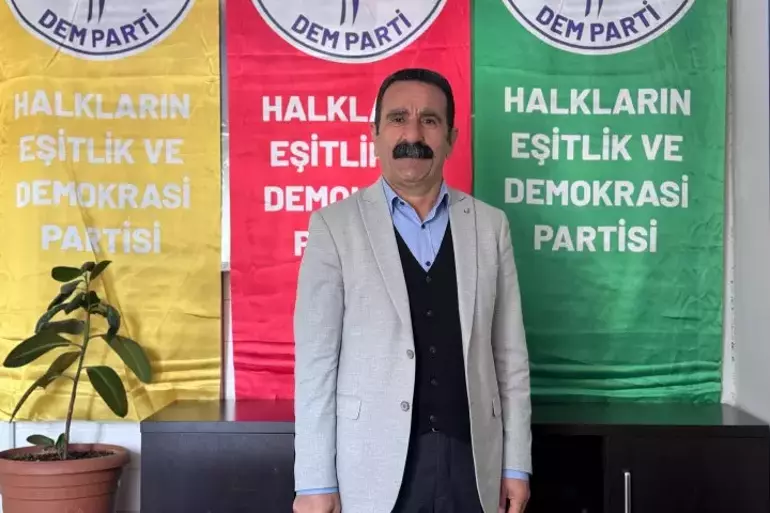 Hakkari Belediye Başkanı Mehmet Akış gözaltına alındı