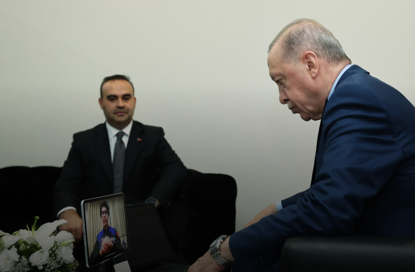 Erdoğan, Türkiye’nin ikinci astronotu Atasever ile canlı bağlantı gerçekleştirdi