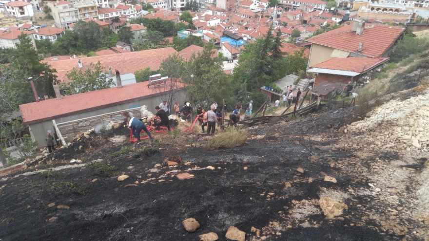 Beypazarı’nda çıkan yangın mahalle halkını korkuttu