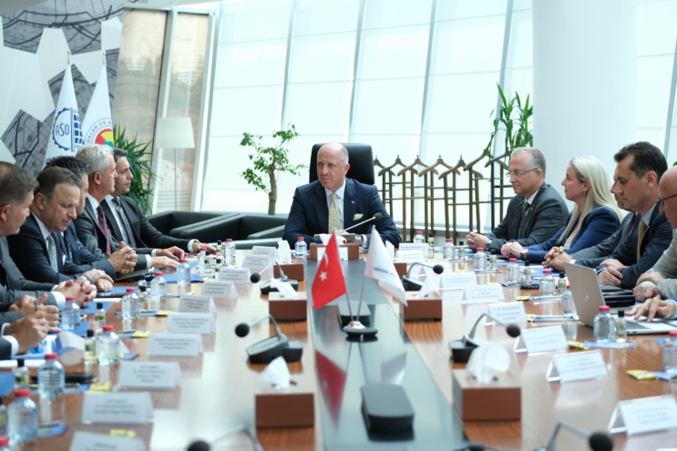 Ekonominin tüm aktörlerine fedakarlık düşüyor