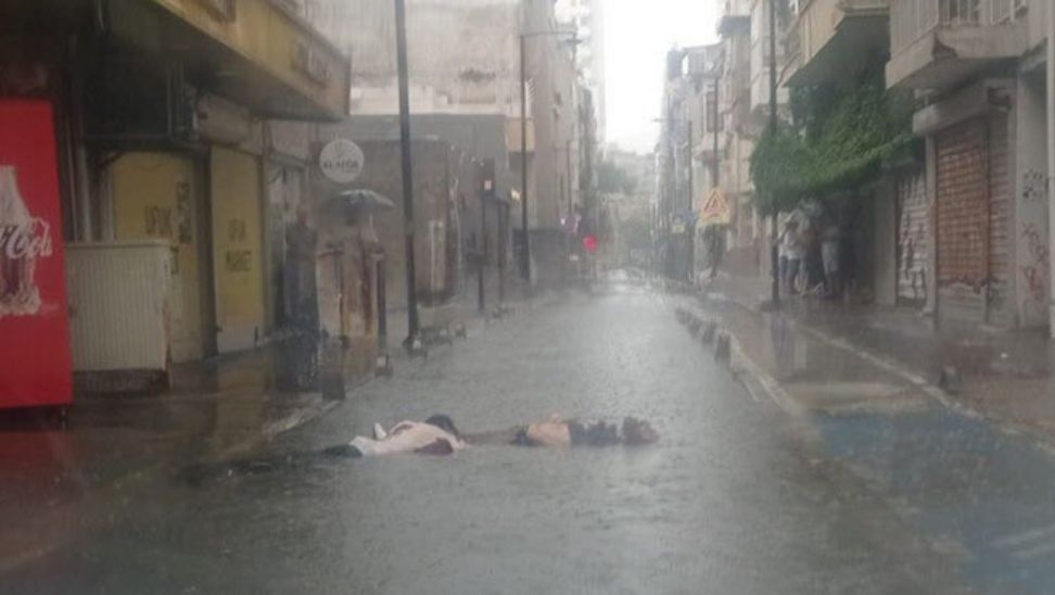 İzmir’de yoğun yağmur felakete yol açtı; 2 kişi elektrik akımına kapılarak can verdi
