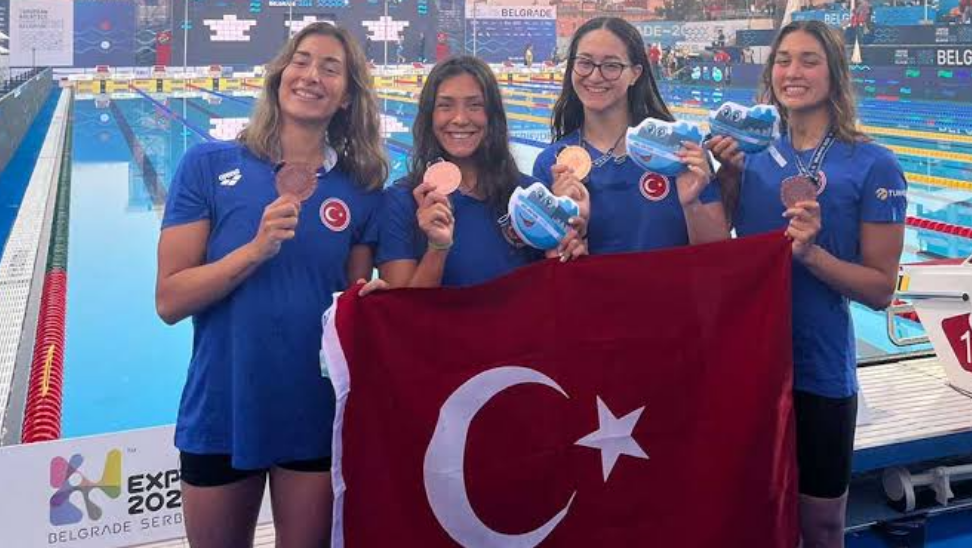 Milli Yüzücüler için tebrik mesajı