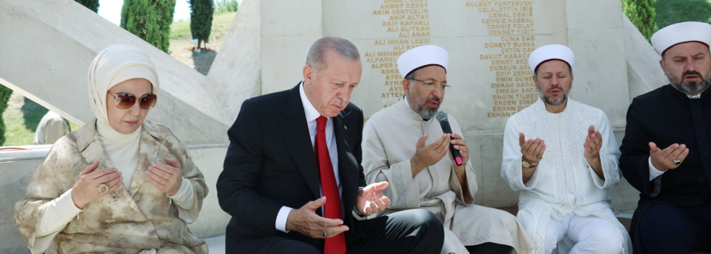 Cumhurbaşkanı Erdoğan, 15 Temmuz Şehitler Köprüsü’nde şehitleri andı