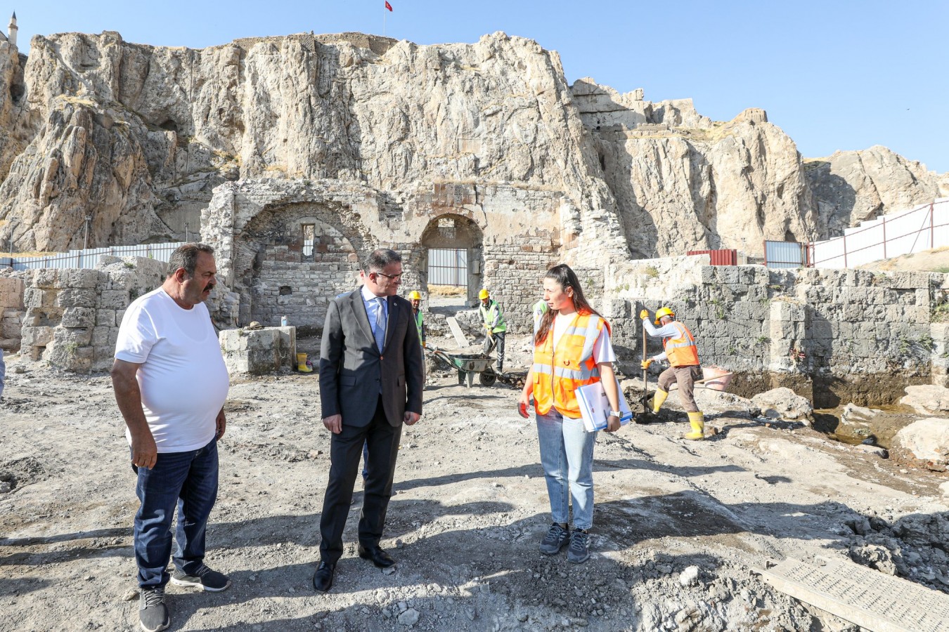 Tarihi Van şehrindeki 41 dükkan gün yüzüne çıkıyor