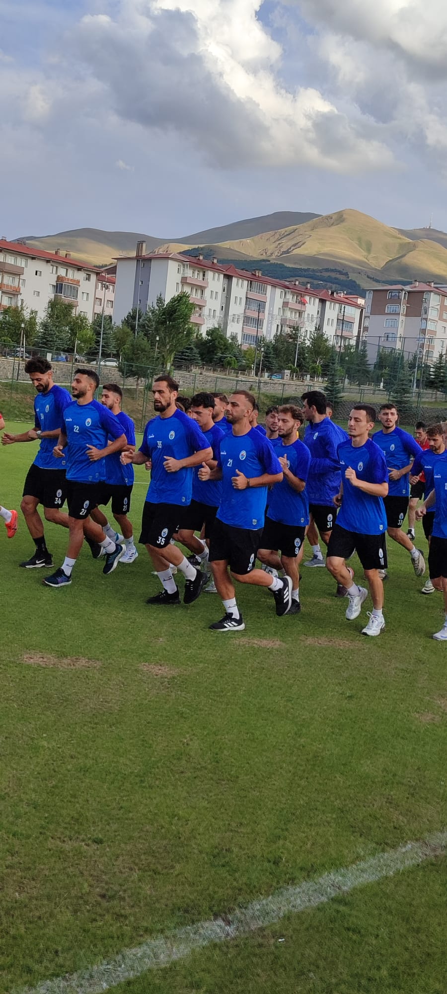 Pazarspor’un Erzurum kampı başladı