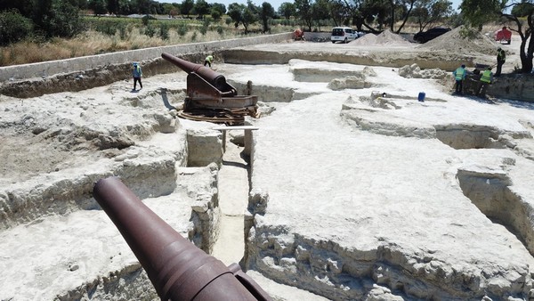 Çanakkale savaşlarından kalma topçu mevzileri, gün yüzüne çıkarılıyor