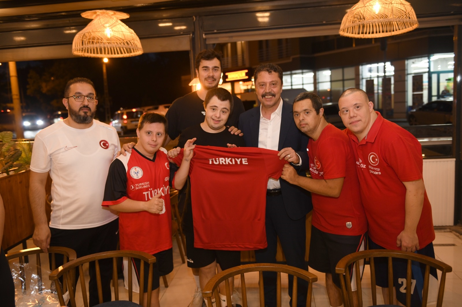 Belediye Başkanı Dr. Özer Kasap, Down Basketbol Milli Takımı ile Bir Araya Geldi