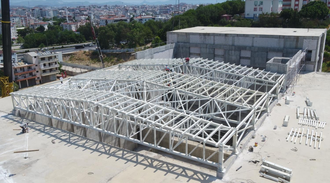 Serik Kongre ve Kültür Merkezi inşaatı sürüyor