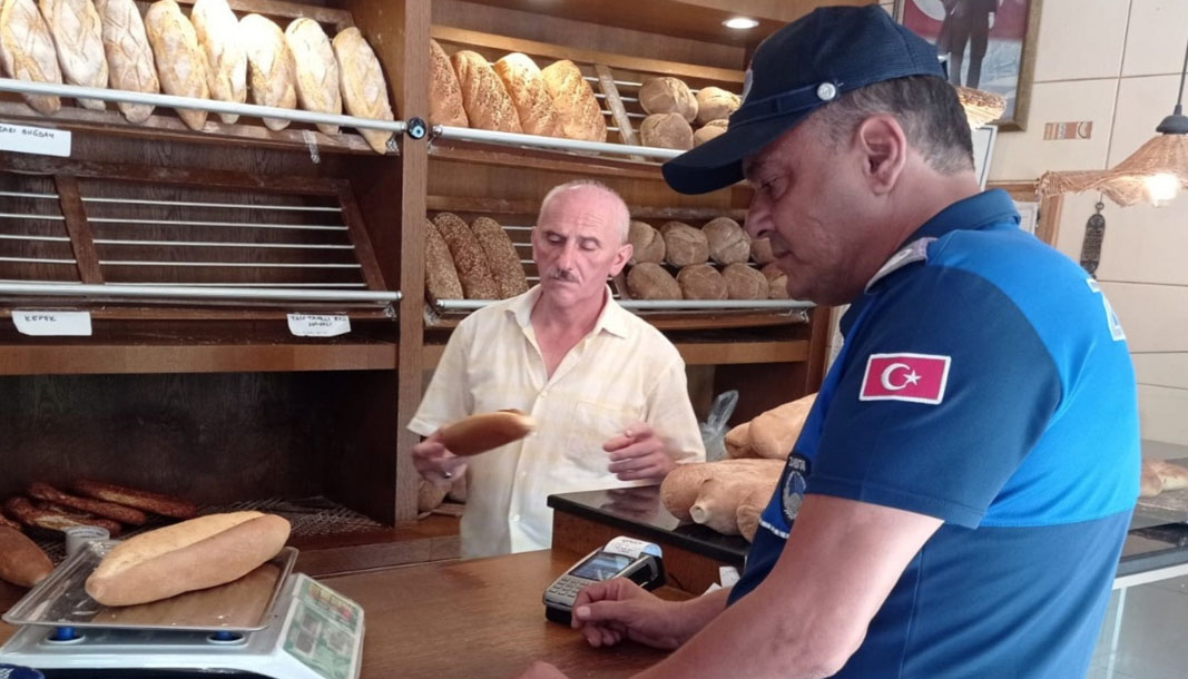 Kaş’ta zabıta ekiplerinden fırın denetimi