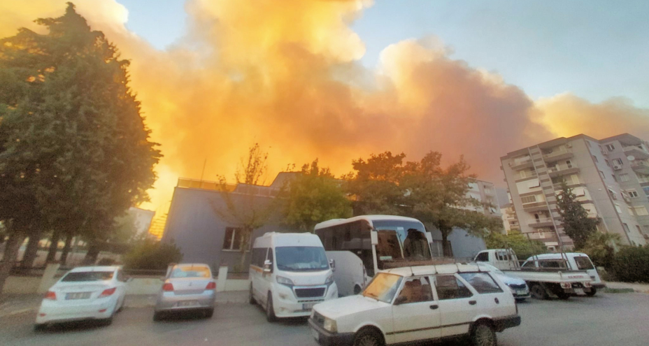 İzmir, Aydın, Bolu, Muğla ve Manisa’daki yangınlarda 3.583 kişi tahliye edildi