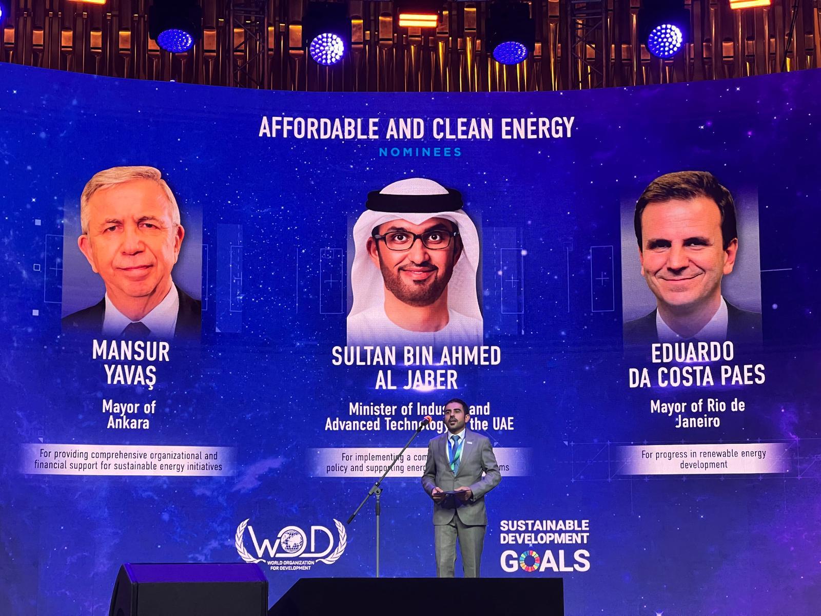 Mansur Yavaş, “Yeşil Enerji Ödülü’nü aldı