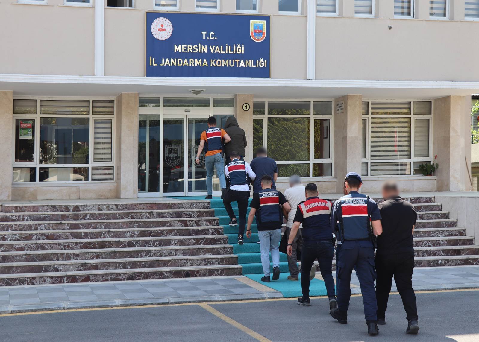 JANDARMADAN ULUSLARARASI UYUŞTURUCU TİCARETİ YAPAN SUÇ ÖRGÜTÜNE OPERASYON